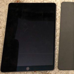 Apple iPad Pro 10.5 A1701 with pencil and case